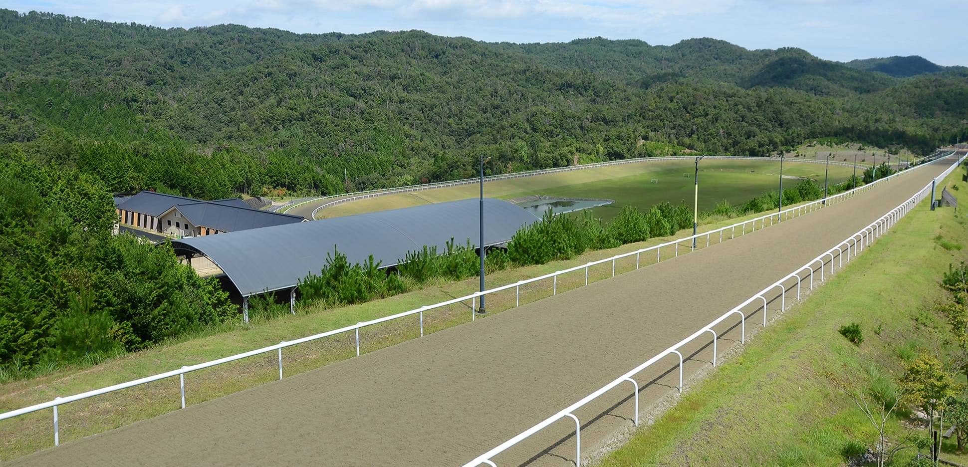 屋外800m直線坂路コース